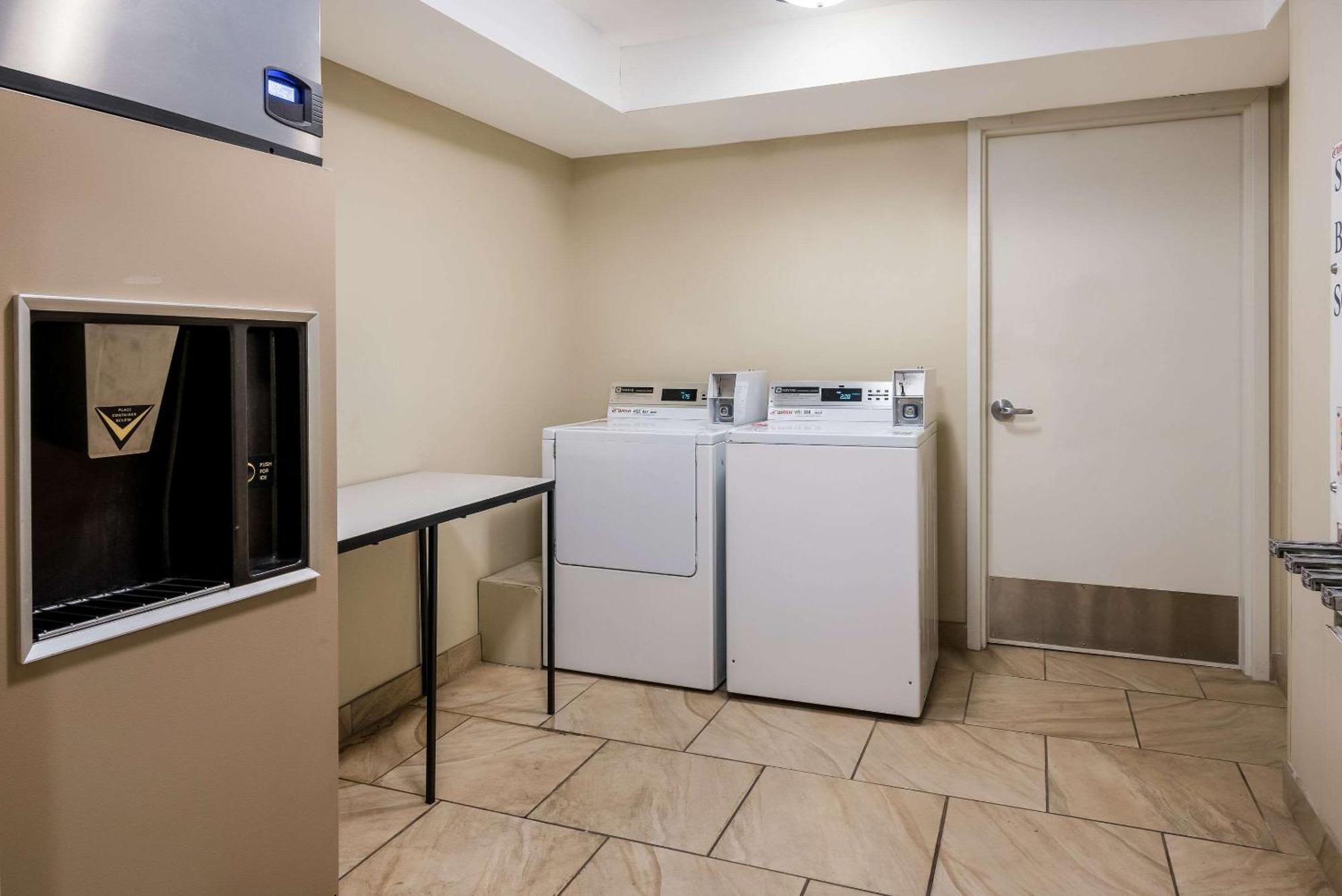 Country Inn & Suites By Radisson, Grandville-Grand Rapids West, Mi Buitenkant foto